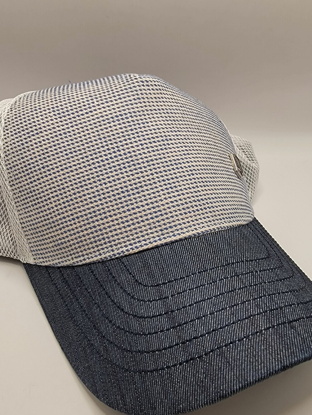 Men's Breathable Mesh Trucker Cap in White and Navy